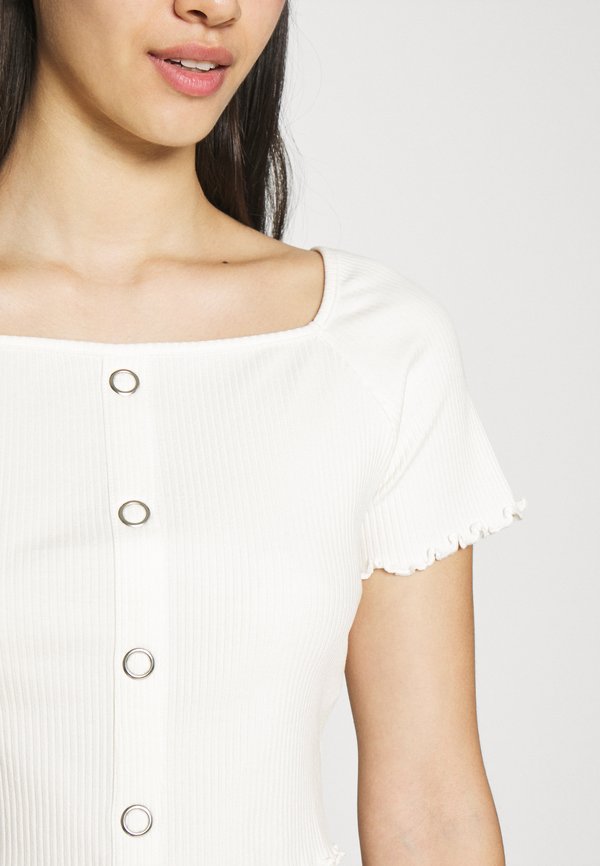 NA-KD BABYLOCK RUFFLE TOP