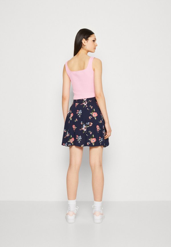 Pieces PCNUKISA CROPPED TANK