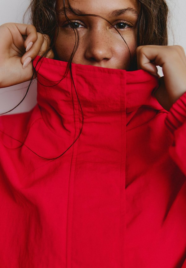 Bershka OVERSIZE BATWING SLEEVE- JACKET - Summer jacket - red