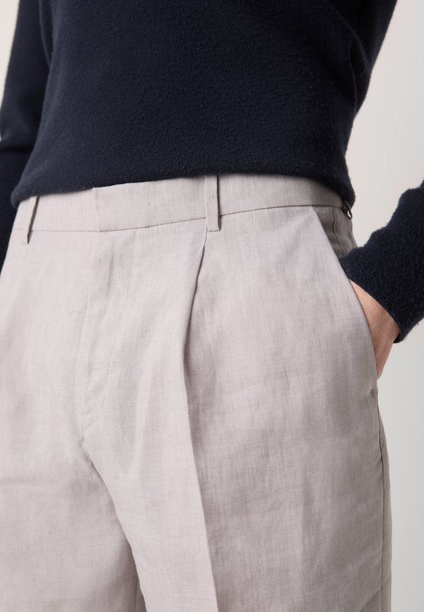 Calvin Klein TRAVELER PLEATED TROUSERS