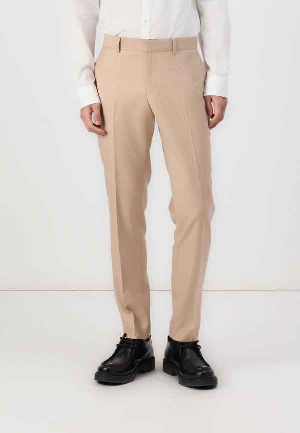 Isaac Dewhirst THE FASHION PEAK SUIT SLIM