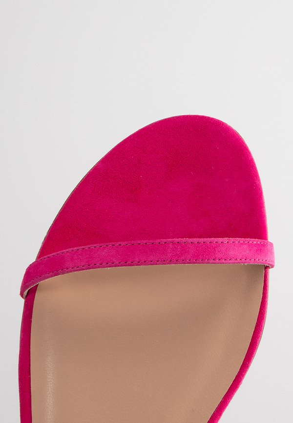 Stuart Weitzman MERINDA