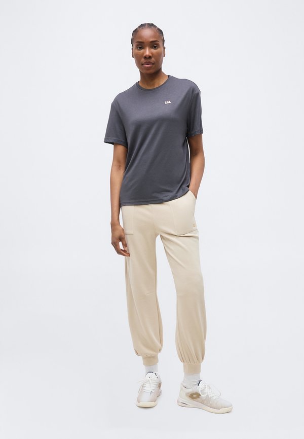 EA7 Emporio Armani TRAIN CORE LADY RELAX  TEE