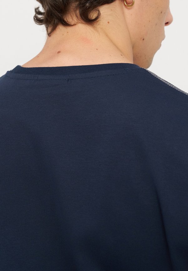 EA7 Emporio Armani