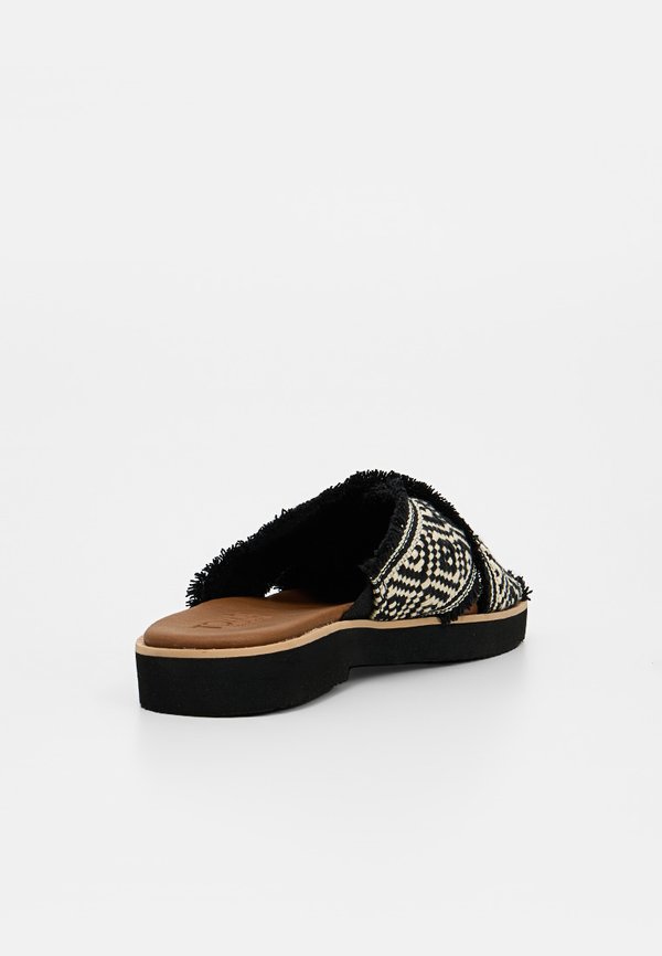 TOMS MAE