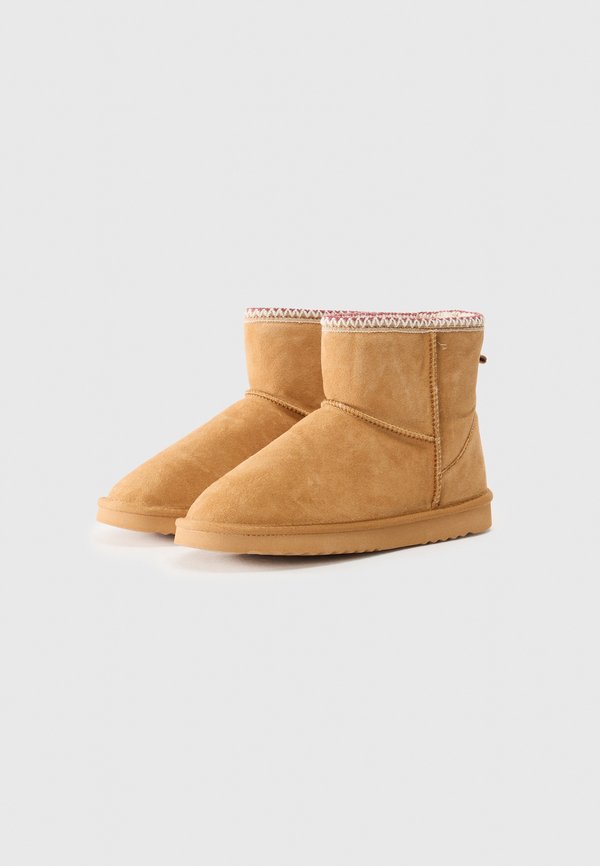 Pier One by Zalando