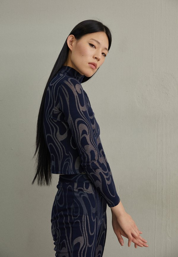 ECKHAUS LATTA SHRUNK TURTLENECK