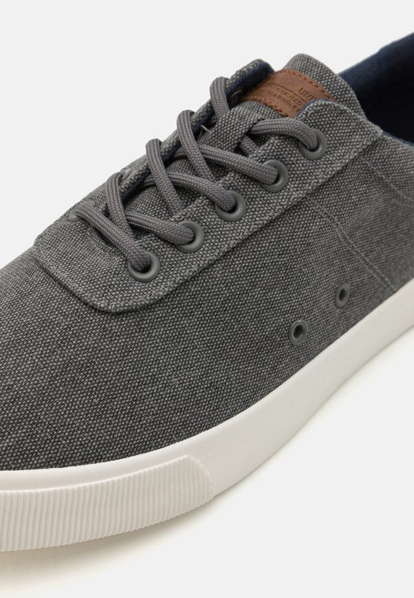 Pier One by Zalando