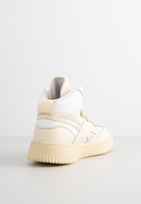 Reebok x Victoria Beckham DUAL COURT MID II VB