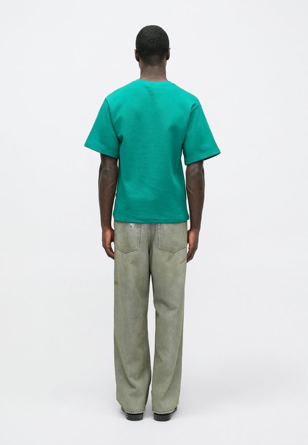 Essential Collective POCKET STUD