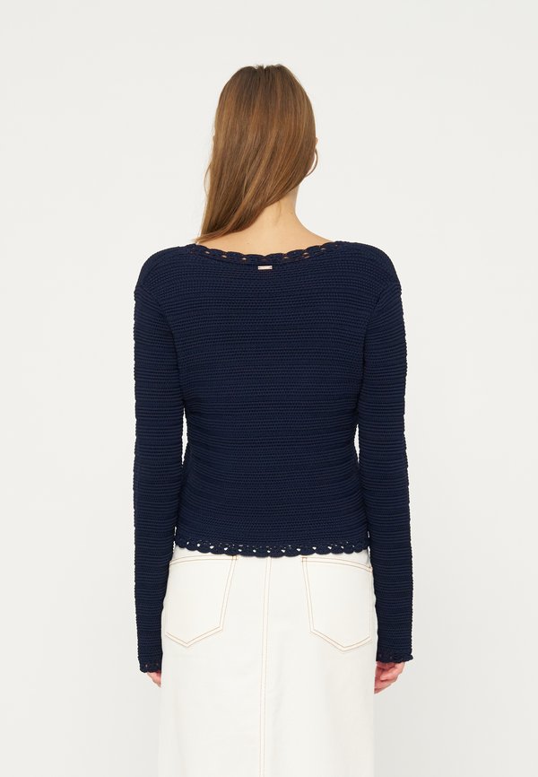 TWINSET