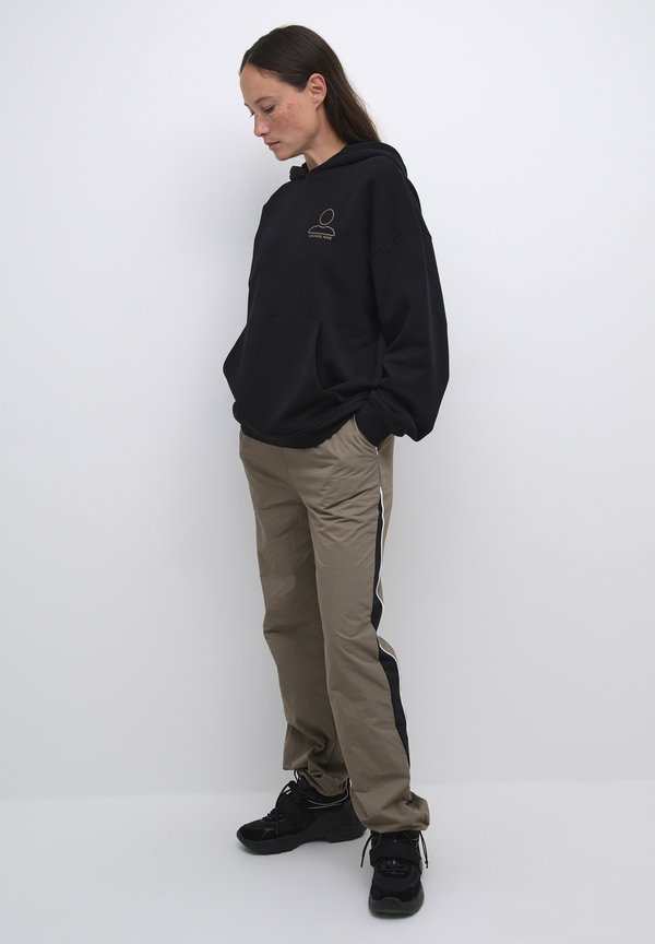 Lounge Nine QONDRADLN UNISEX