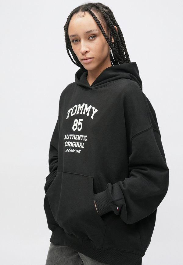 Tommy Jeans 1985 FLOCK LOGO OVERSIZED HOODY