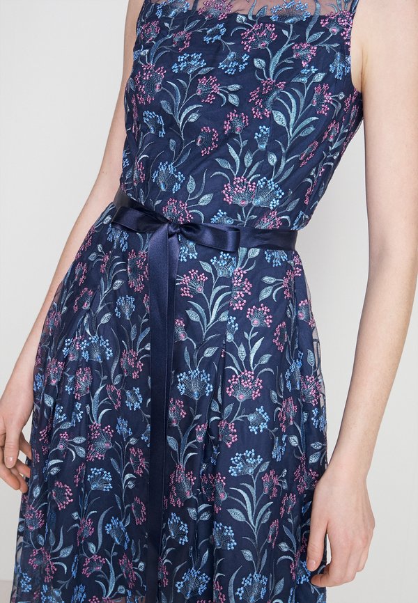 Swing DRESS EMBROIDERED