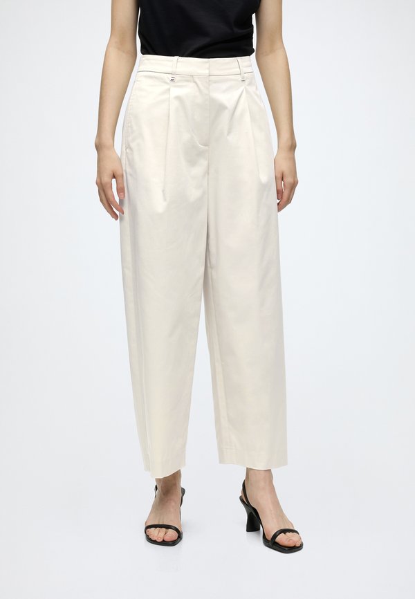 Tommy Hilfiger BARREL PLEATED CHINO - Wide Leg - light silt