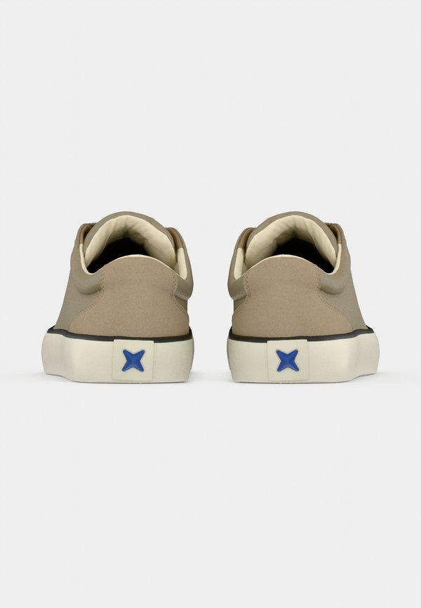 HUGO UNISEX
