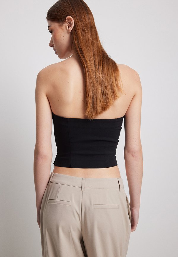 NA-KD STRAPLESS TIGHT