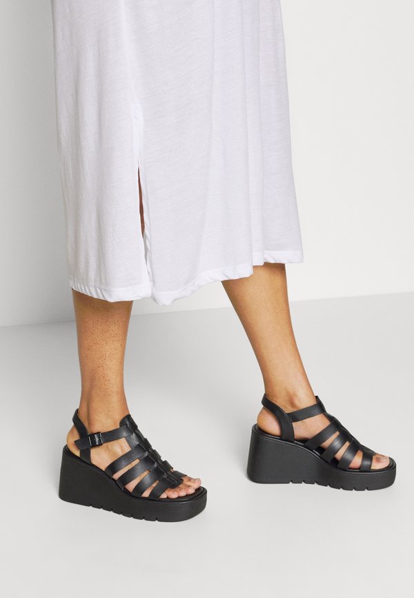 Noisy May Curve Short sleeved curve long
