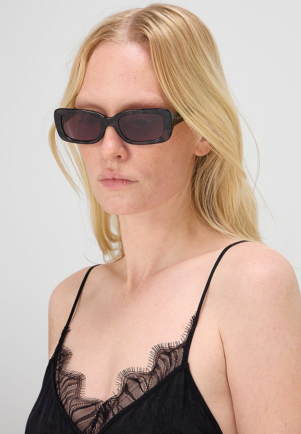 DKNY