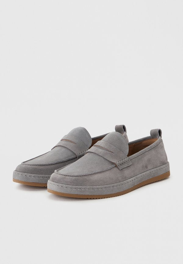 Steve Madden ANSWER