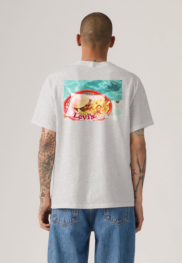Levi's® RELAXED FIT TEE