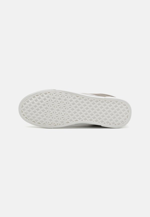 Pier One by Zalando