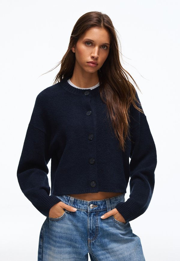 Bershka CREW NECK WITH BUTTONS - KNIT CARDIGAN - Cardigan - royal blue