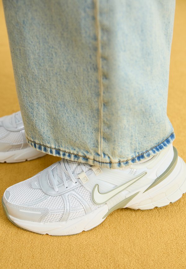 Nike Sportswear V2K RUN