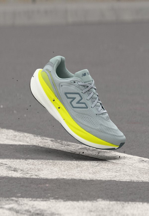New Balance 1080V15 - Road running shoes - light zinc blue/alkaline green