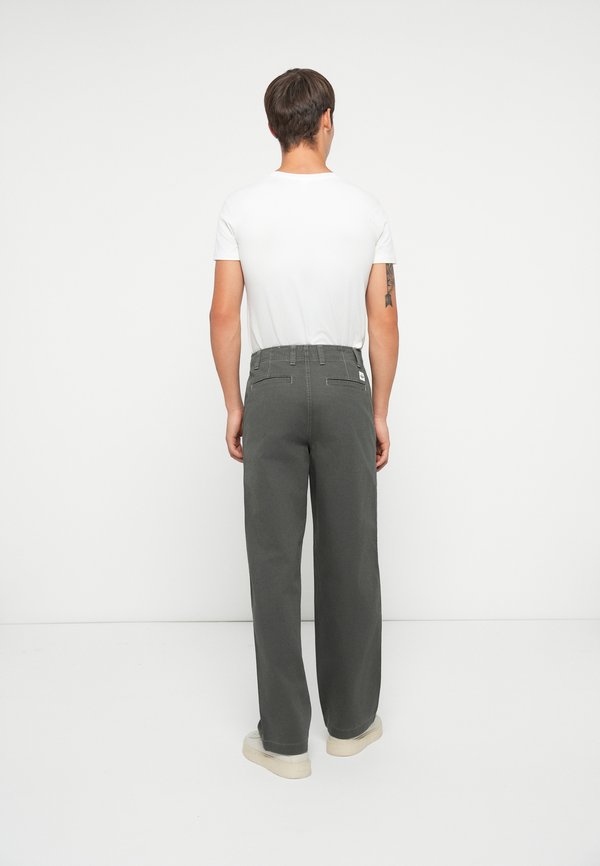 DOCKERS ALPHA LOOSE
