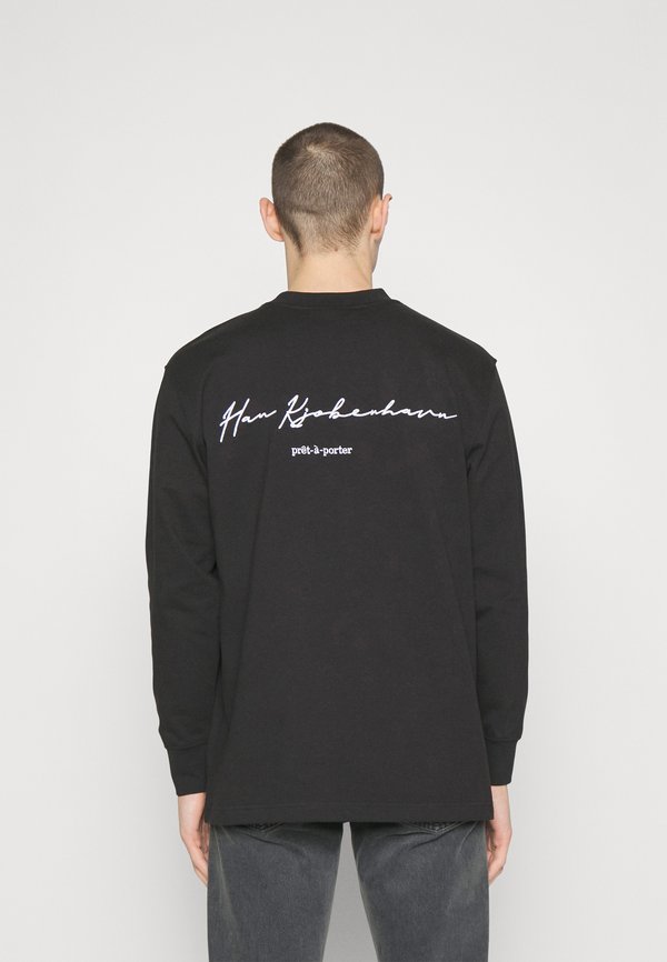 Han Kjøbenhavn PRET A PORTER LOGO SCRIPT BOXY TEE