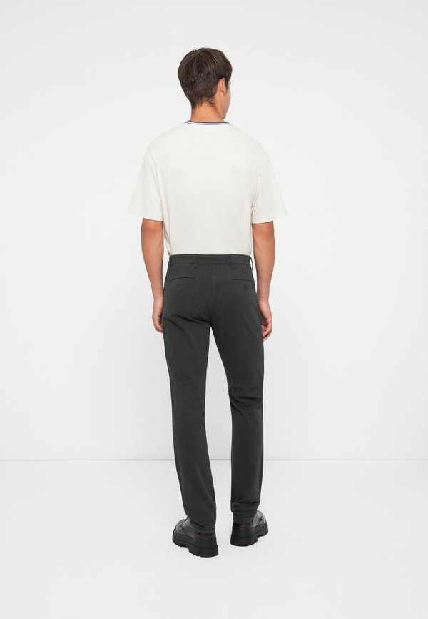 DOCKERS ULTIMATE SLIM