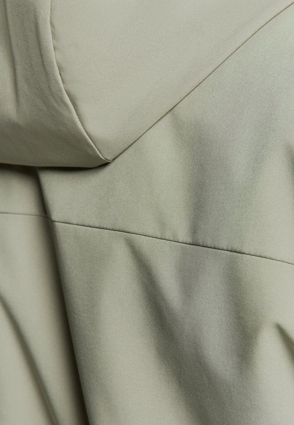 NO EXCESS HOODED