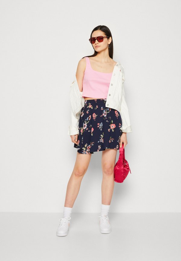 Pieces PCNUKISA CROPPED TANK