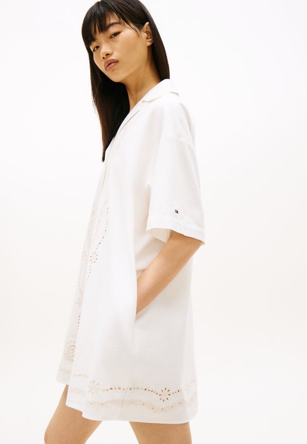 Tommy Jeans BRODERIE ANGLAISE RELAXED MINI SHIRT DRESS