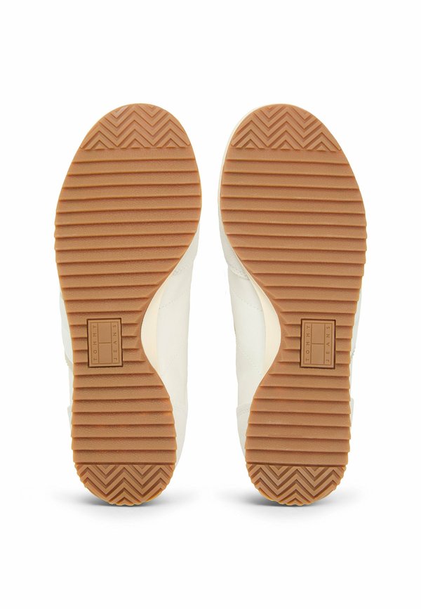 Tommy Jeans LOW PROFILE SERRATED