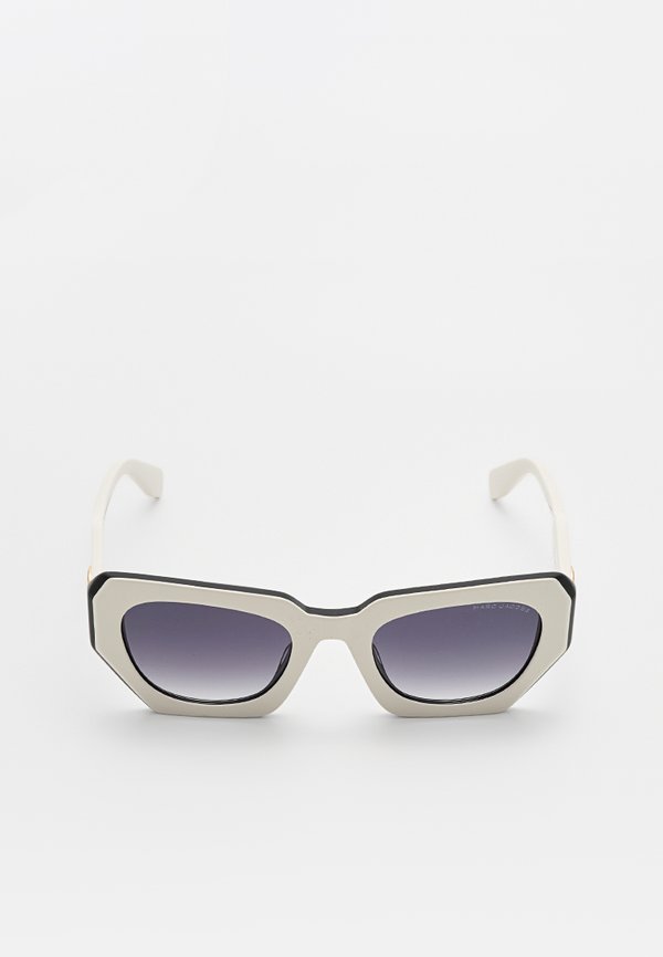 MARC JACOBS