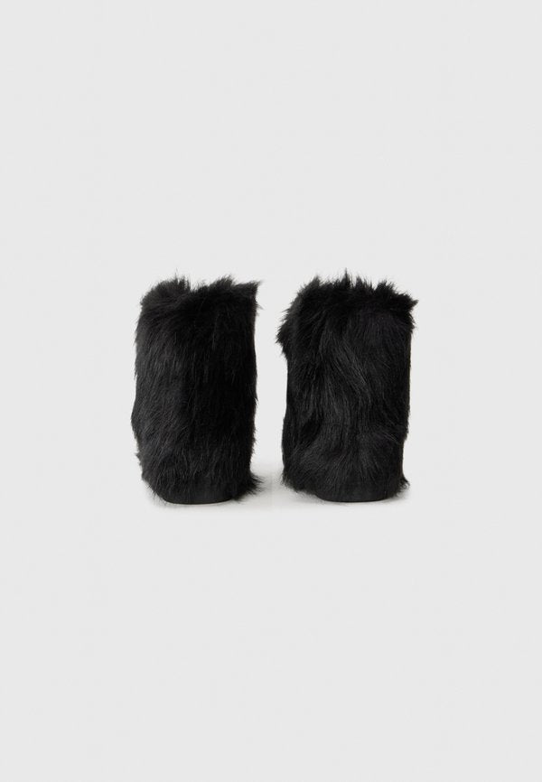 STAND STUDIO OLIVIA