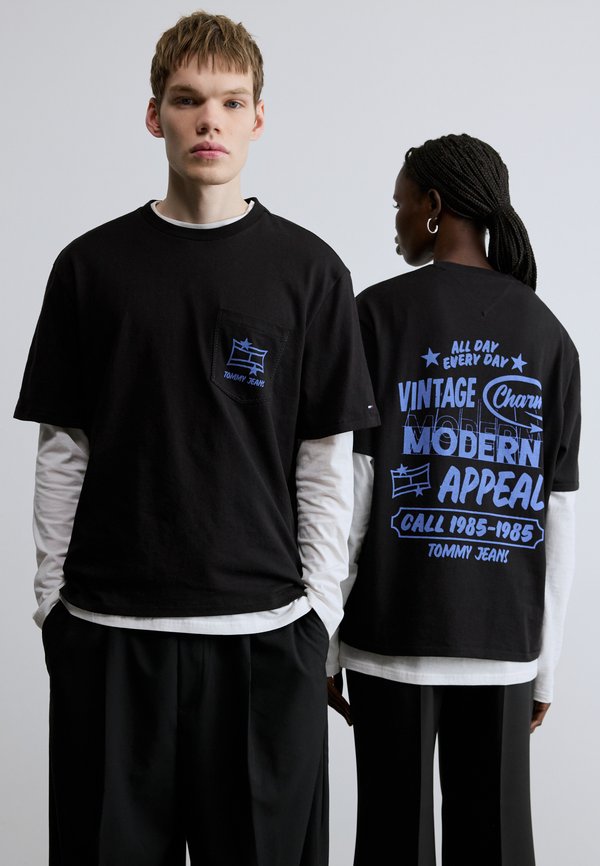 Tommy Jeans 90S GRAFFITI POCKET UNISEX