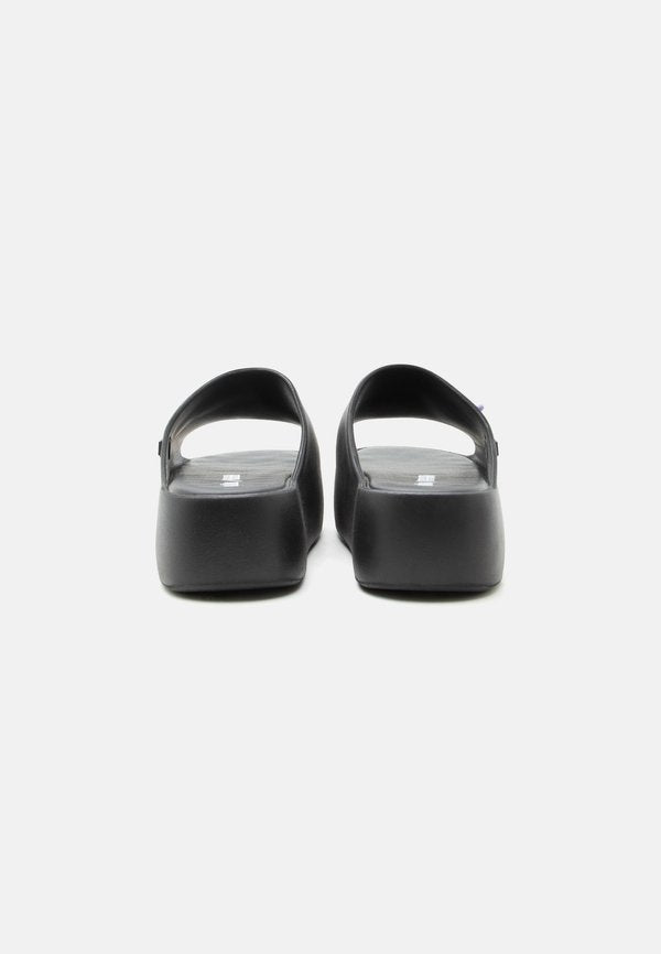 Melissa FREE PLATFORM SLIDE X HELLO KITTY AND FRIENDS