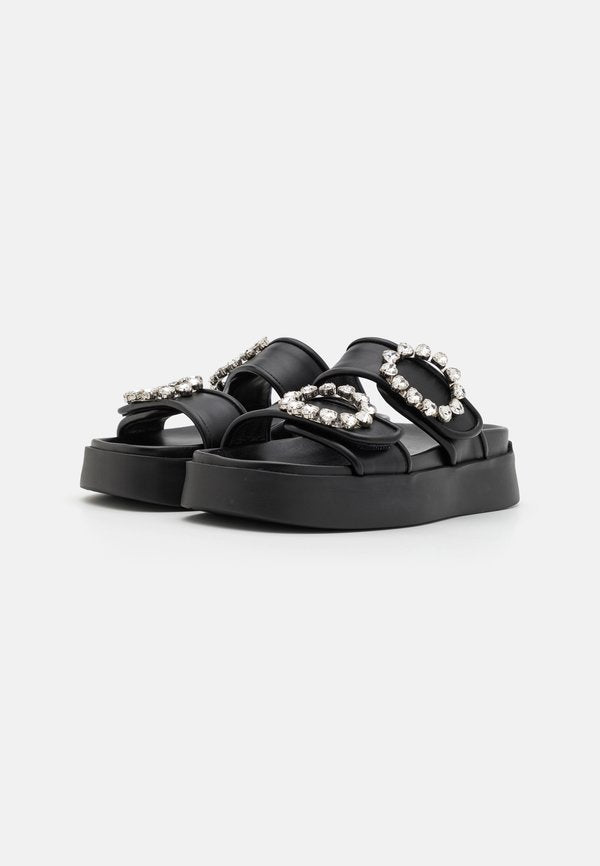 CHIARA FERRAGNI INFINITY LOVE