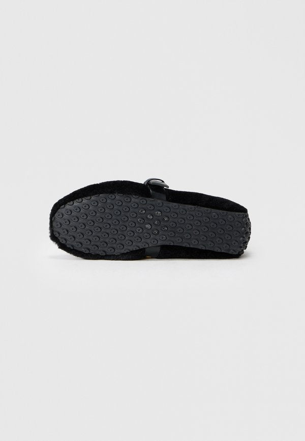 Steve Madden TOASTY