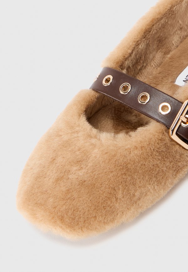 Steve Madden TOASTY