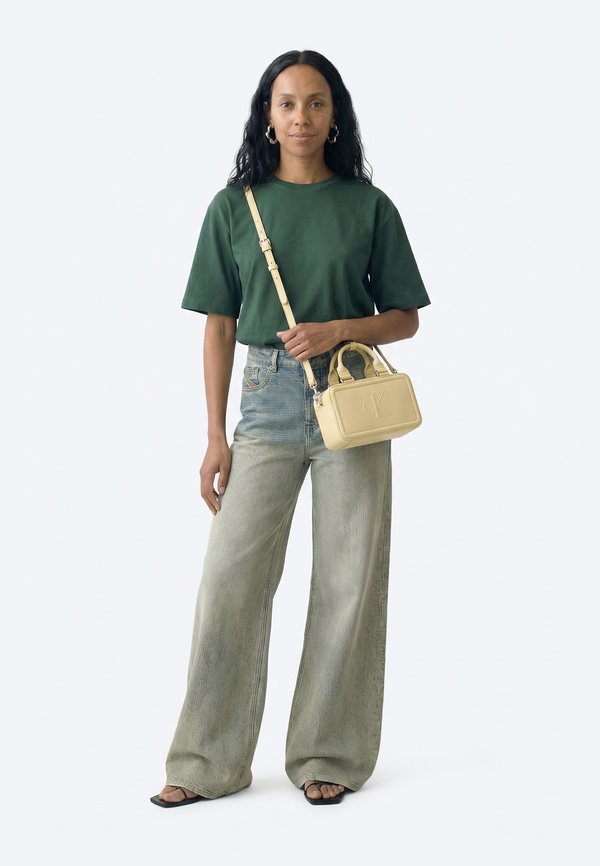 Calvin Klein BAULETTO - Handbag - parsnip