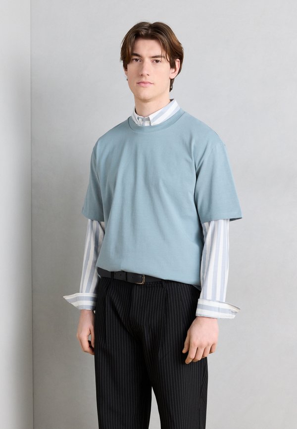 Lindbergh O-NECK TEE OVERSIZE S/S
