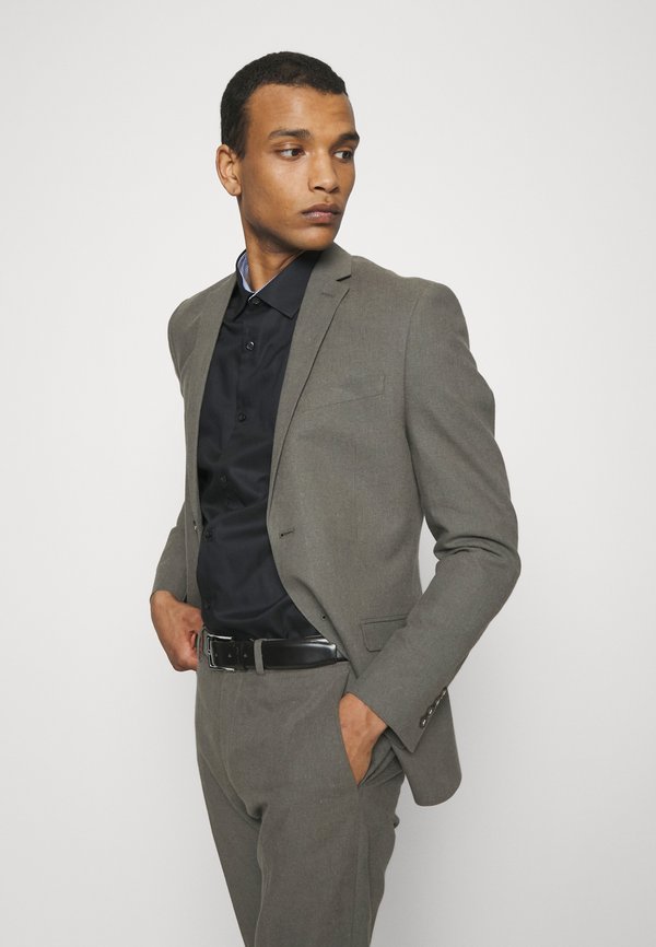 Isaac Dewhirst THE FASHION SUIT NOTCH