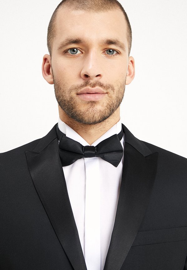 Isaac Dewhirst BASIC PLAIN TUX