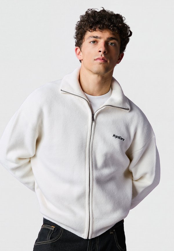 Bershka BOXY FIT KNITTED ZIP-UP - JACKET - Cardigan - white