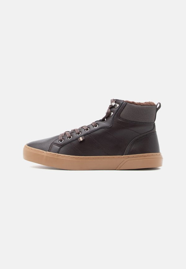 Pier One by Zalando