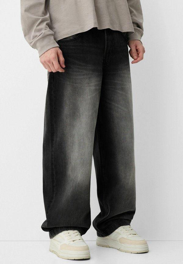Bershka SUPER - Loose Jeans - black